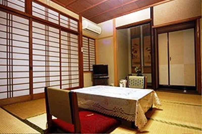 Ougiya Ryokan Тоёока Номер фото
